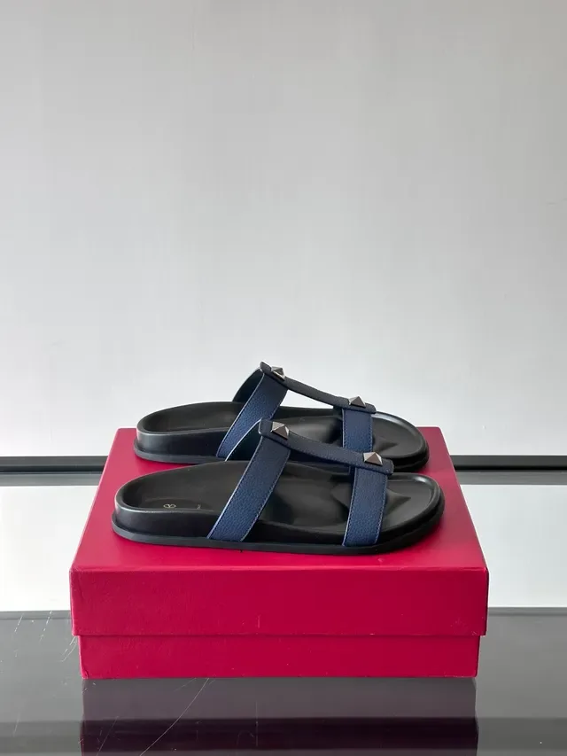 Black Silver Double-Strap Pyramid Stud Hardware Sandals 10