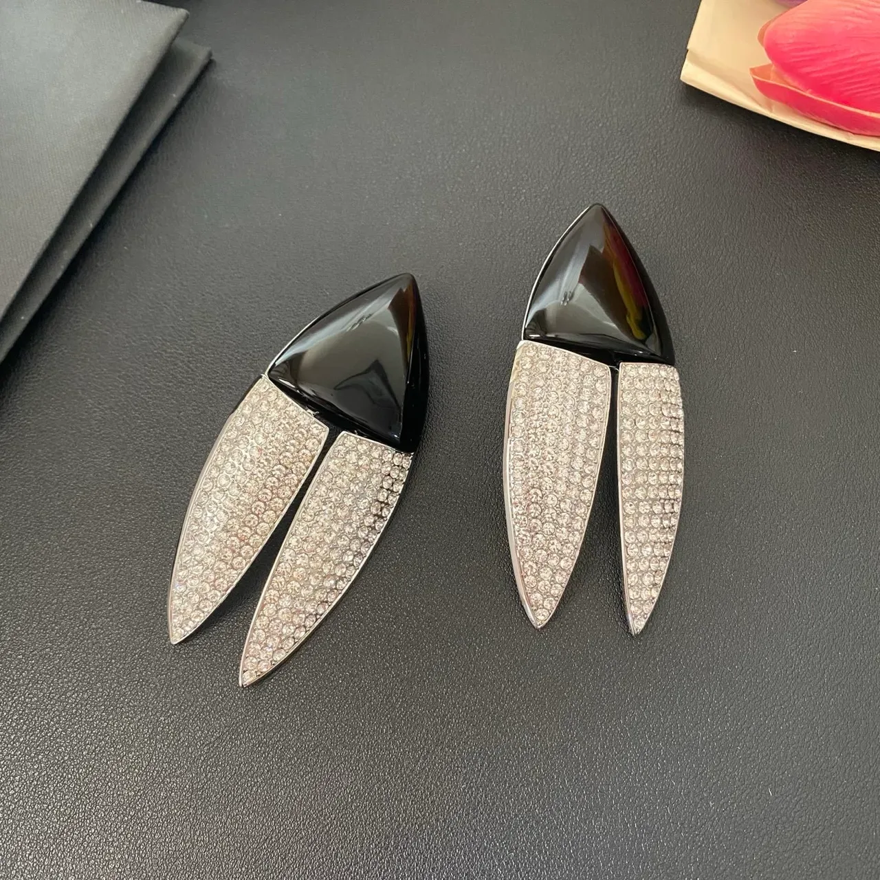 Black Silver Sharp Triangular Silhouette Glossy Resin Top Jewelry 3