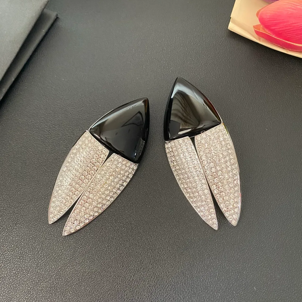 Black Silver Sharp Triangular Silhouette Glossy Resin Top Jewelry 4