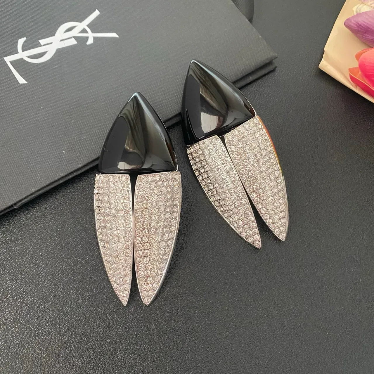 Black Silver Sharp Triangular Silhouette Glossy Resin Top Jewelry 7