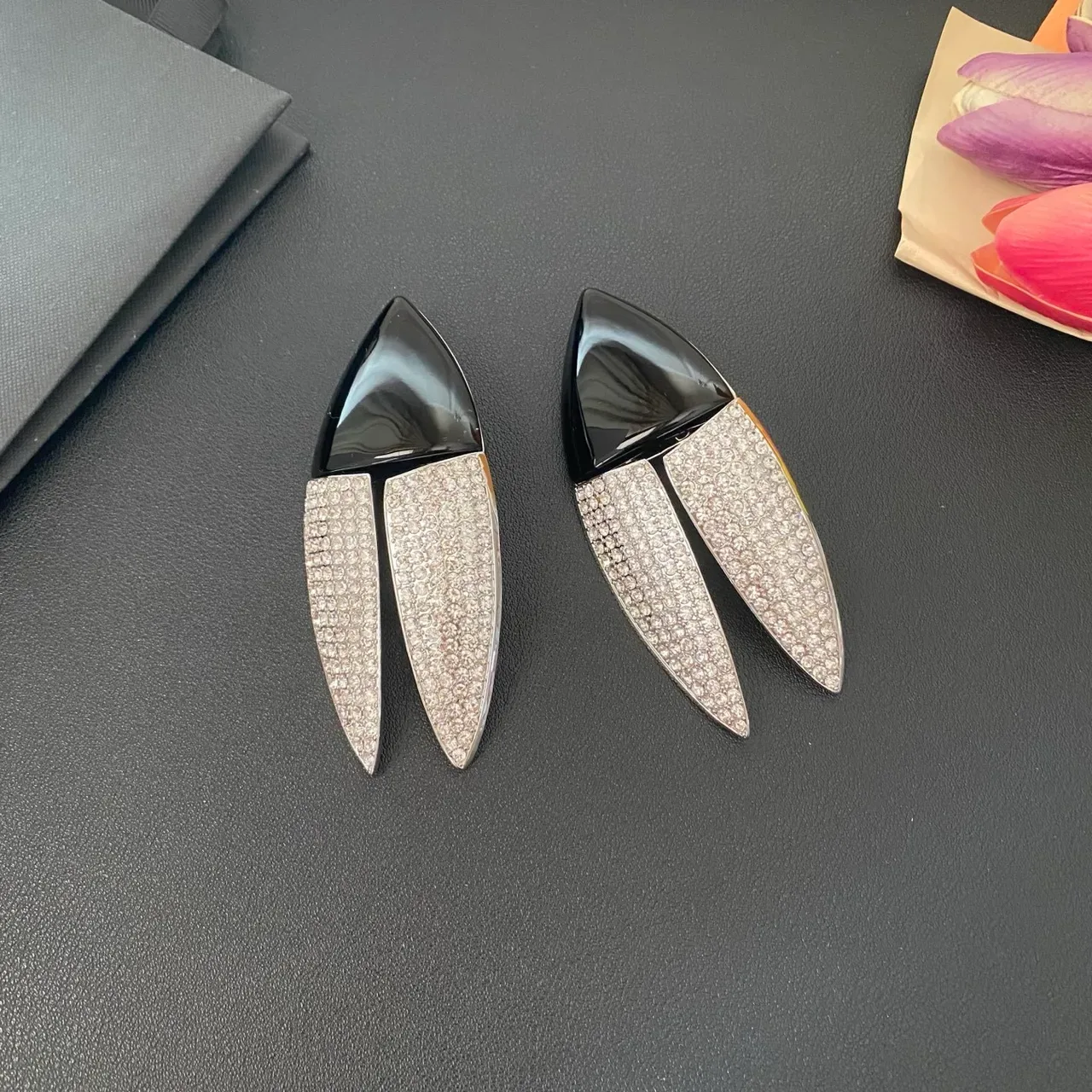 Black Silver Sharp Triangular Silhouette Glossy Resin Top Jewelry 8