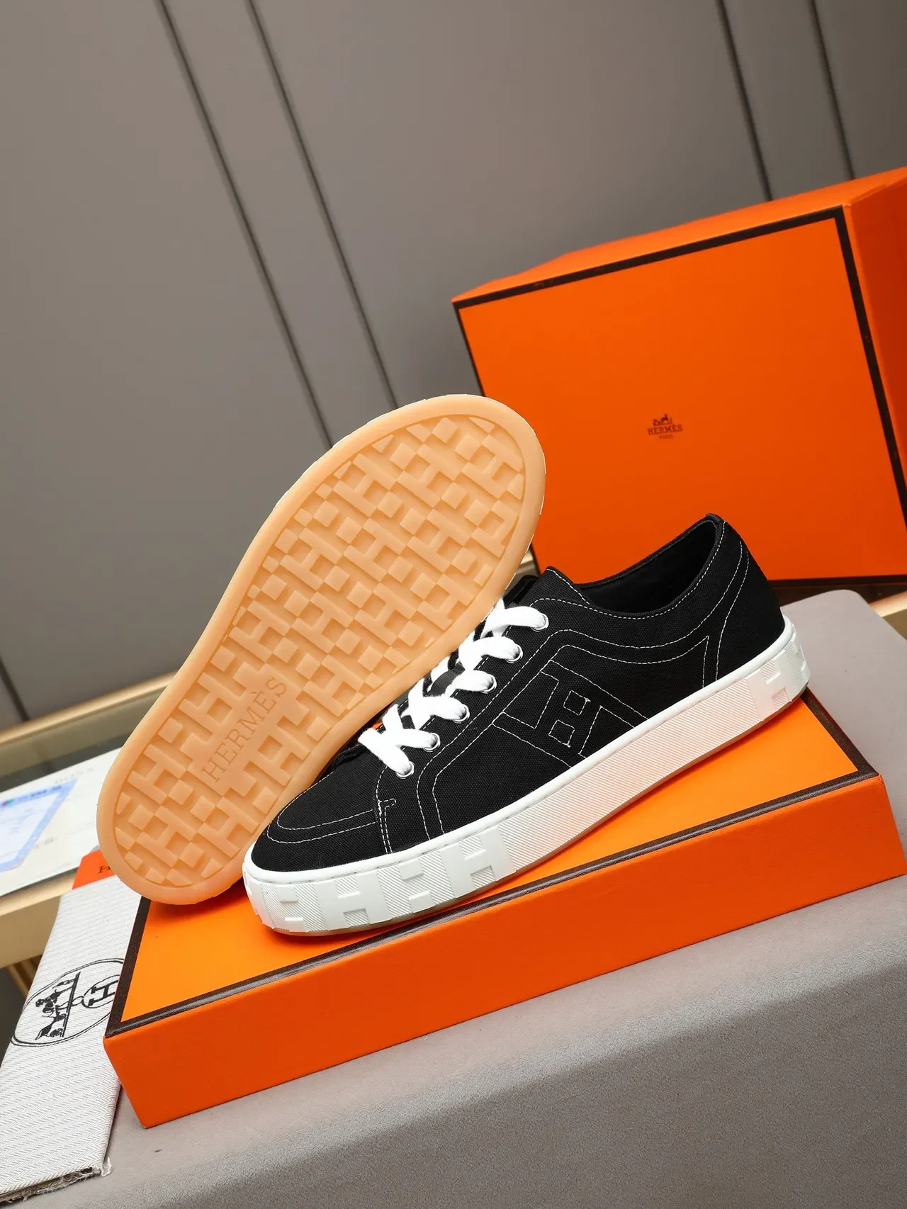 Black White Canvas Upper Contrast Stitching Sneakers 4