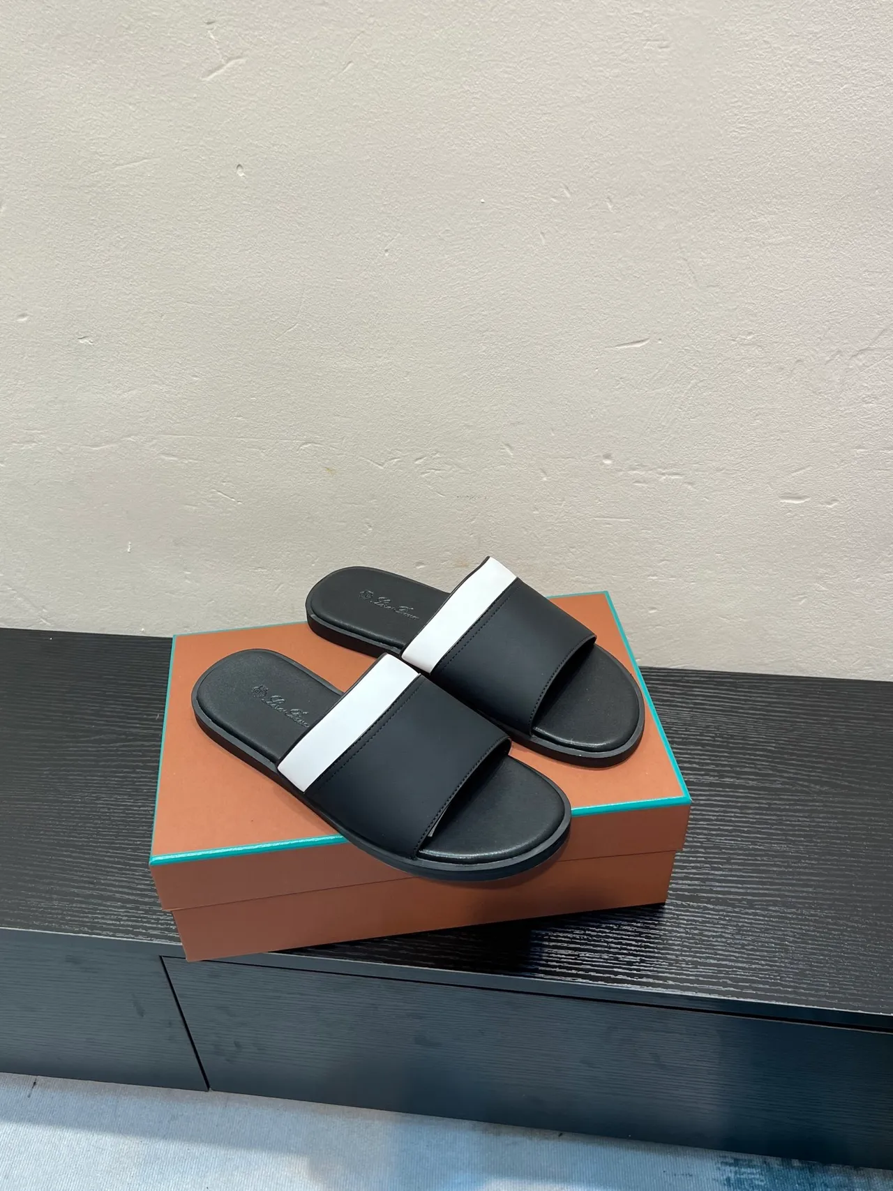 Black White Leather-Like Upper Contrast Strap Slippers 5