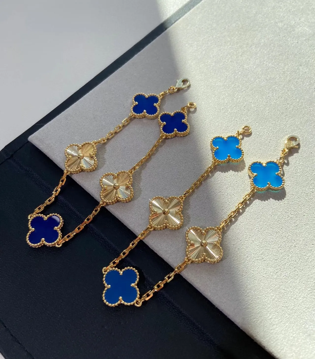 Blue Gold Chain-Link Three Clover Motifs Bracelet 4