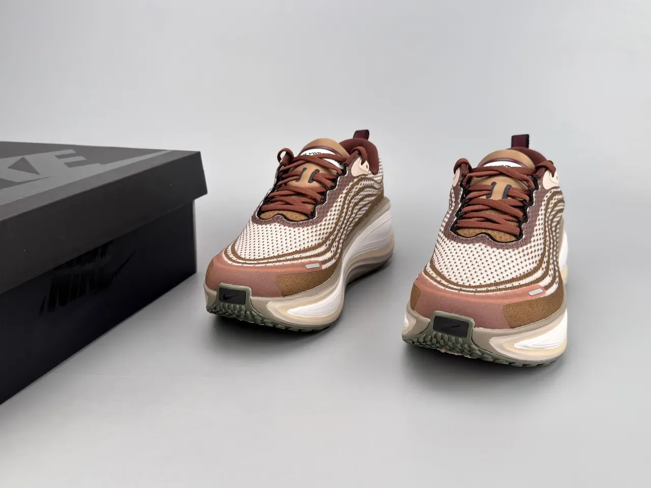Brown and Beige Wave-Knit Low-Top Lifestyle Sneaker 3