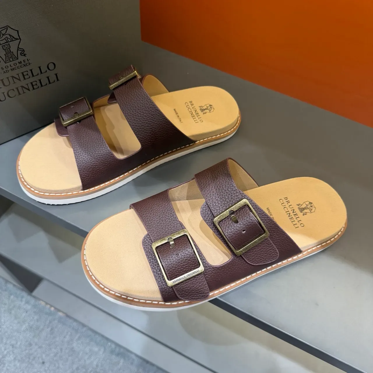 Brunello Cucinelli Sandales Casuales à Double Bretelle avec Boucle 8