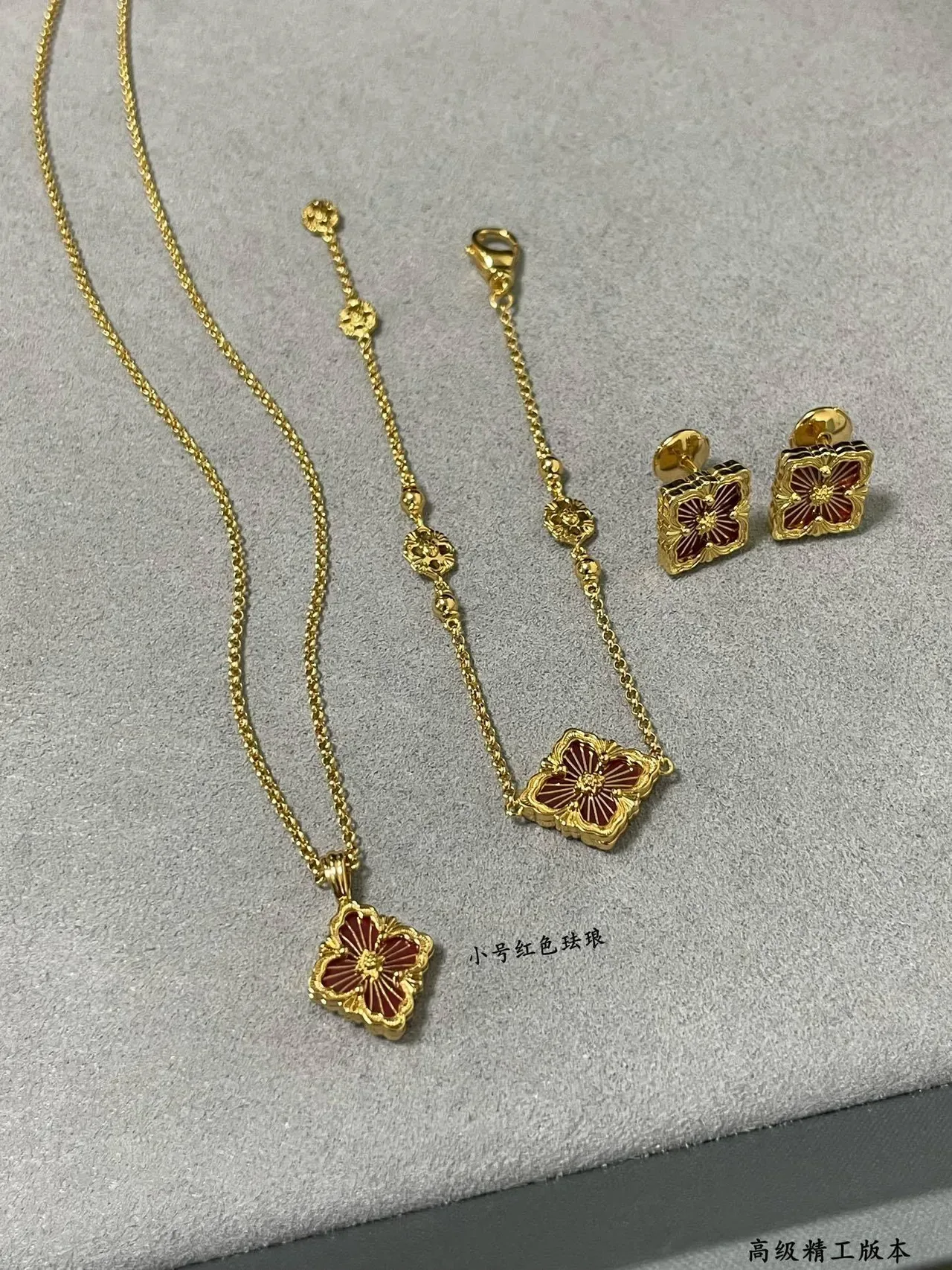 Collar Buccellati Floral Quatrefoil Esmalte Rojo Oro 6