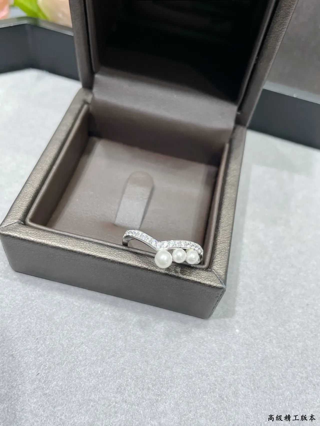 CHAUMET V-Shaped Diamond and Pearl Ring 7