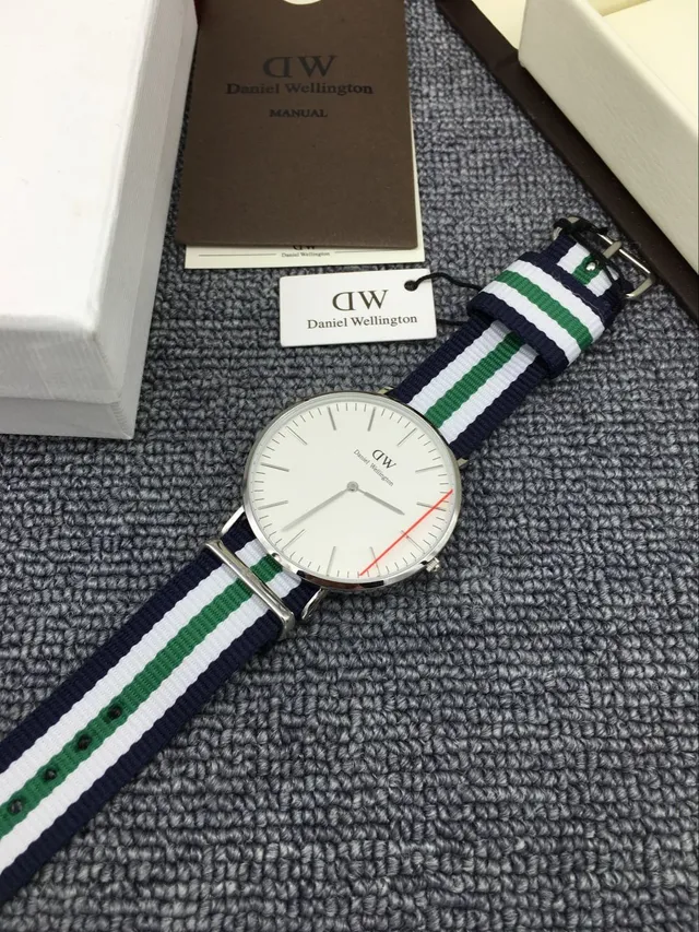 Daniel Wellington Montre Classique Blanc Marine Cadran Minimaliste Boîtier Acier Inoxydable Quartz 5