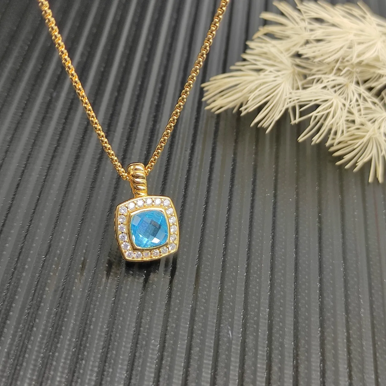 David Yurman Albion 蓝顶宝石和钻石光环吊坠项链 5