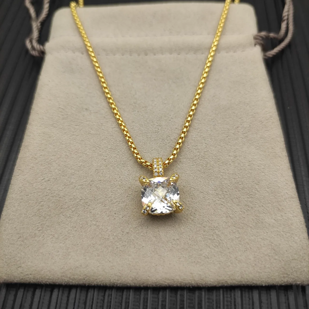 David Yurman Collier avec pendentif en pierre de taille cushion-cut en or 9