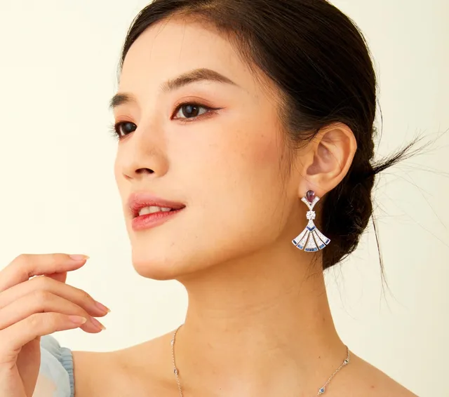 Fan Motif Emerald and Diamond-Pavé Drop Earrings 3