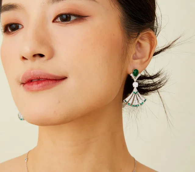Fan Motif Emerald and Diamond-Pavé Drop Earrings 5