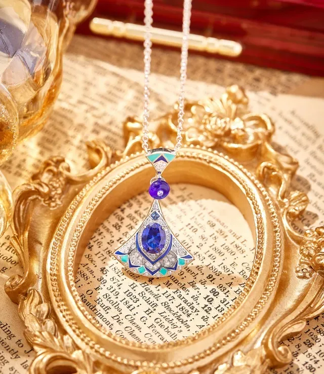 Fan-Shaped Enamel and Blue Gemstone Pendant Necklace 2