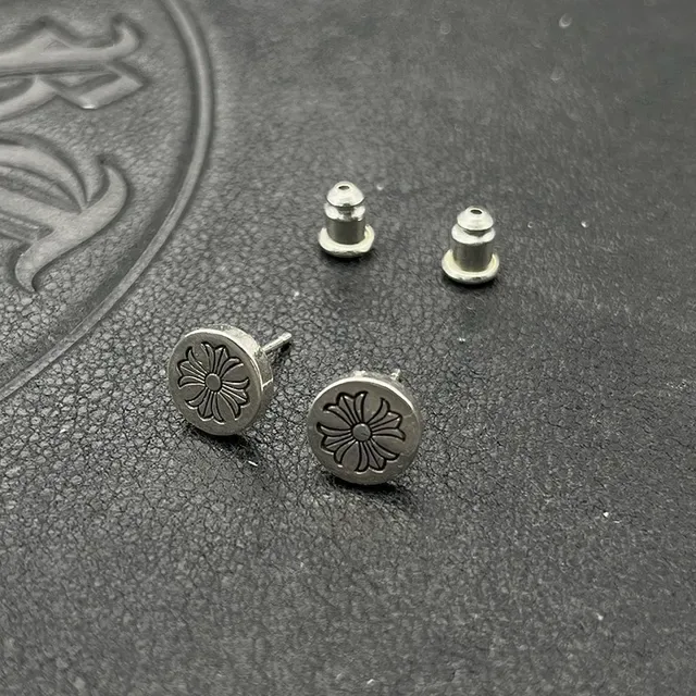Floral-Engraved Circular Stud Earrings 2