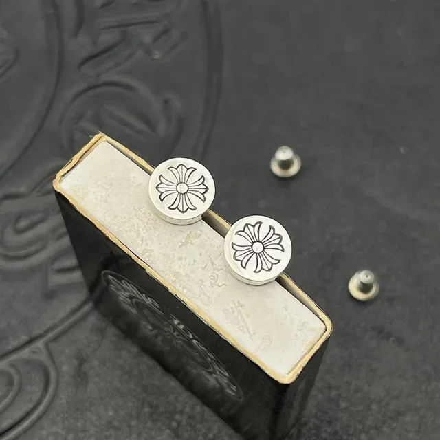 Floral-Engraved Circular Stud Earrings 3