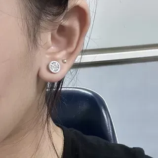 Floral-Engraved Circular Stud Earrings 4