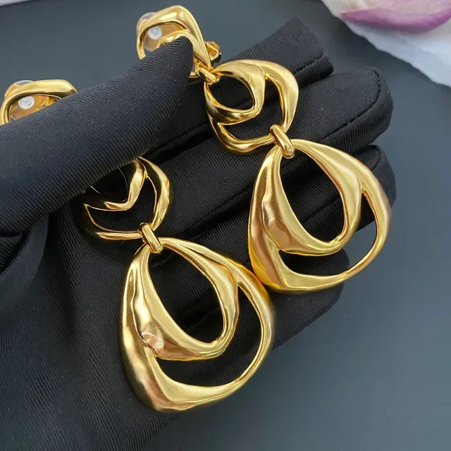 Gold Abstract Sculptural Open-Loop Jewelry 5