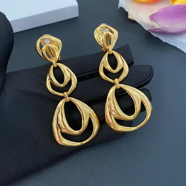 Gold Abstract Sculptural Open-Loop Jewelry 8