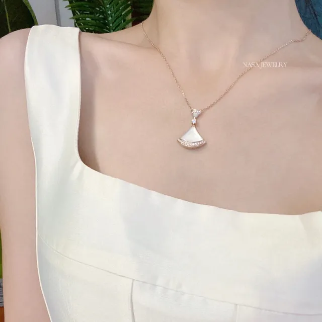 Gold Beige Fan-Shaped Pendant Mother-of-Pearl Inlay Necklace 3