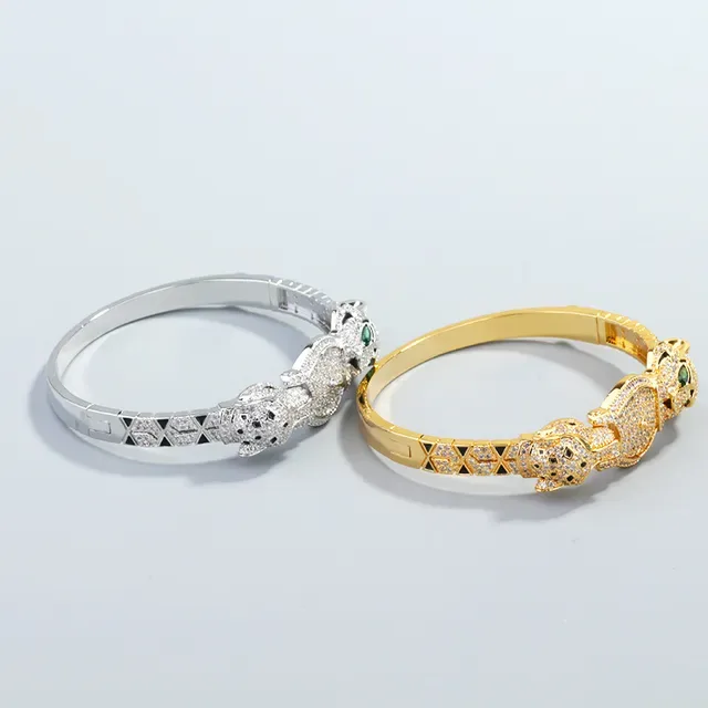 Gold Green Animal-Head Motif Pavé-Set Stones Bracelet 5