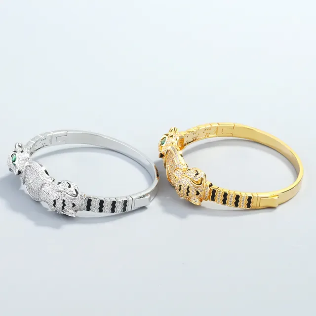 Gold Green Animal-Head Motif Pavé-Set Stones Bracelet 7