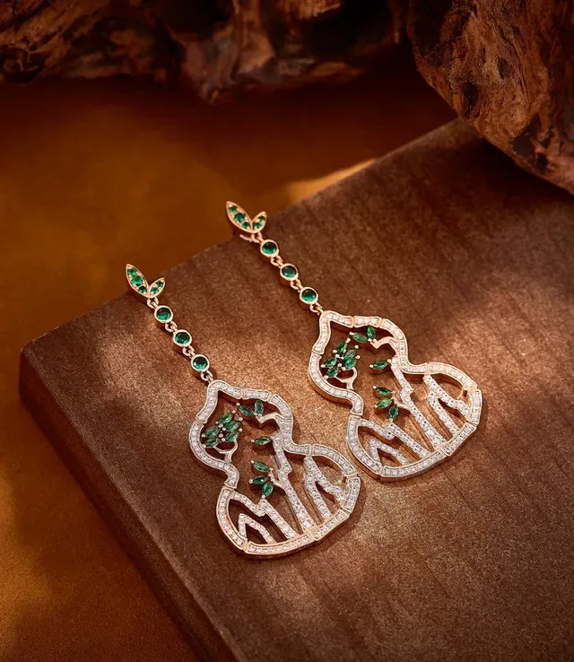 Gold Green Gourd-Shaped Openwork Leaf-Motif Top Earrings 4