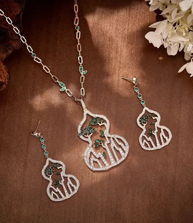 Gold Green Gourd-Shaped Openwork Leaf-Motif Top Earrings 6