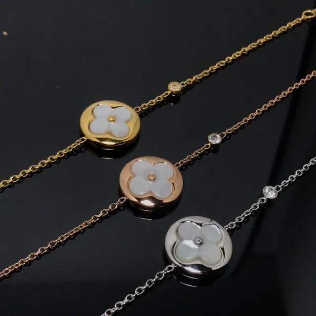 Colar floral de ouro e prata com inlay de mãe-de-pérola 2