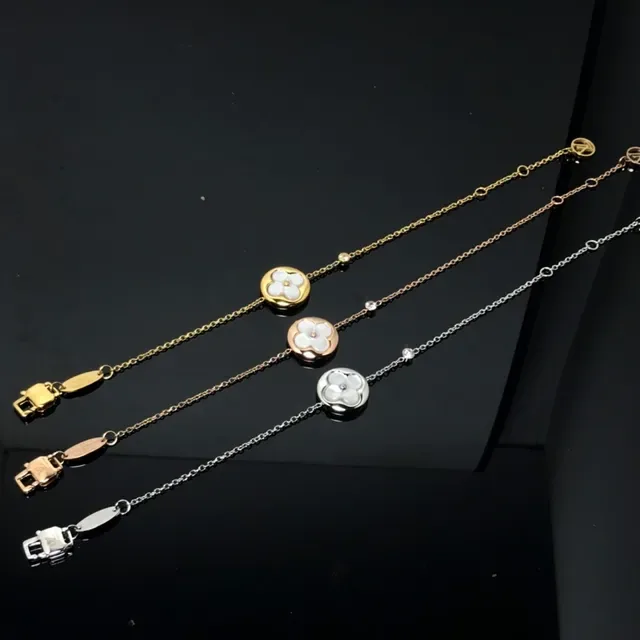 Colar floral de ouro e prata com inlay de mãe-de-pérola 4
