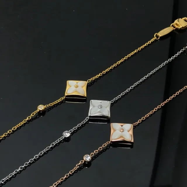 Gold Silver Floral Quatrefoil Pendant Square Frame Necklace 3
