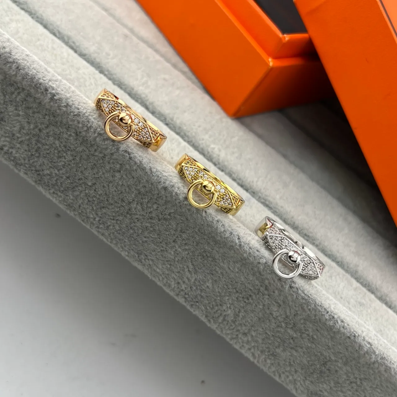 Gold Silver Geometric Band Pavé-Set Stones Ring 7
