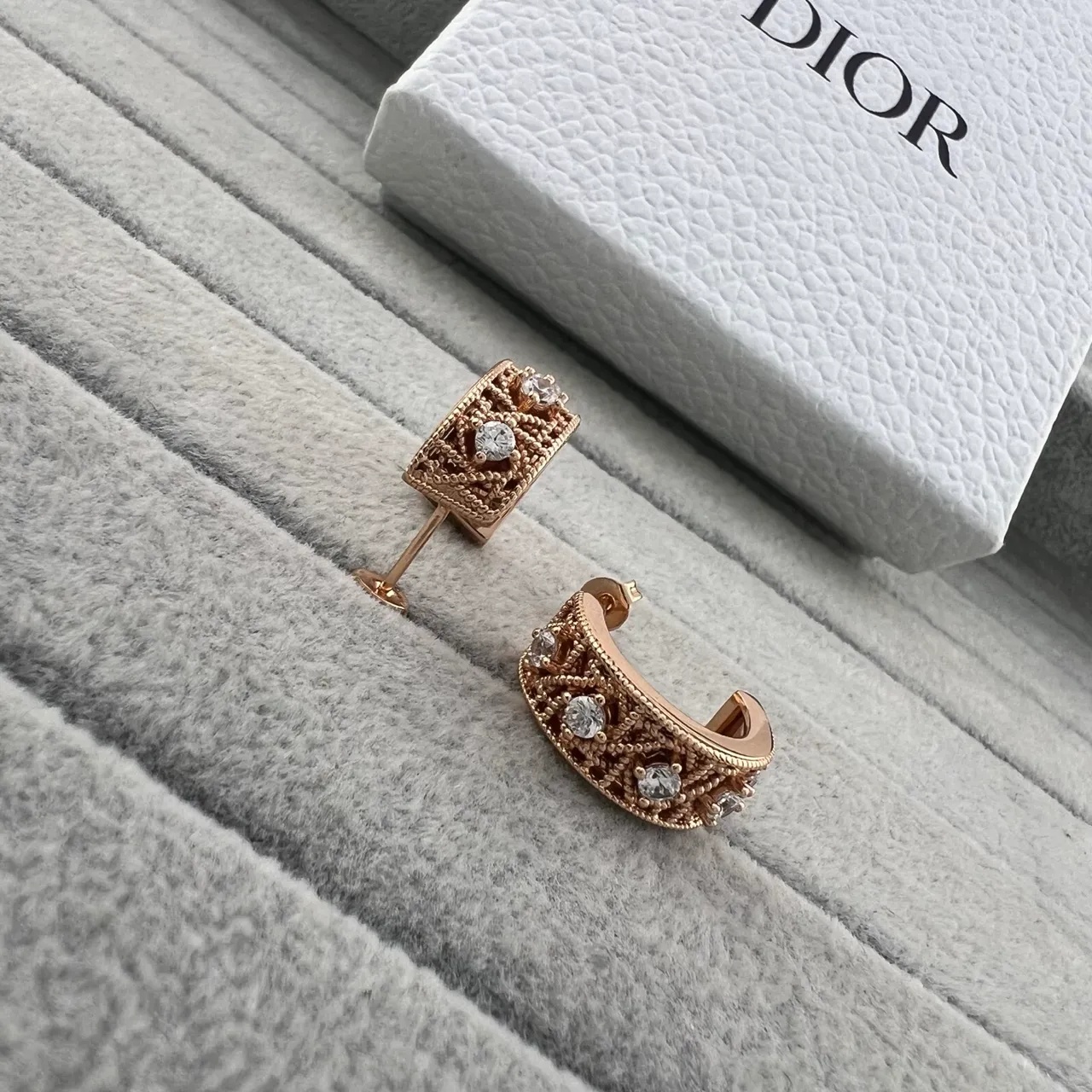 Gold Silver Ornate Filigree Huggie-Style Earrings 3