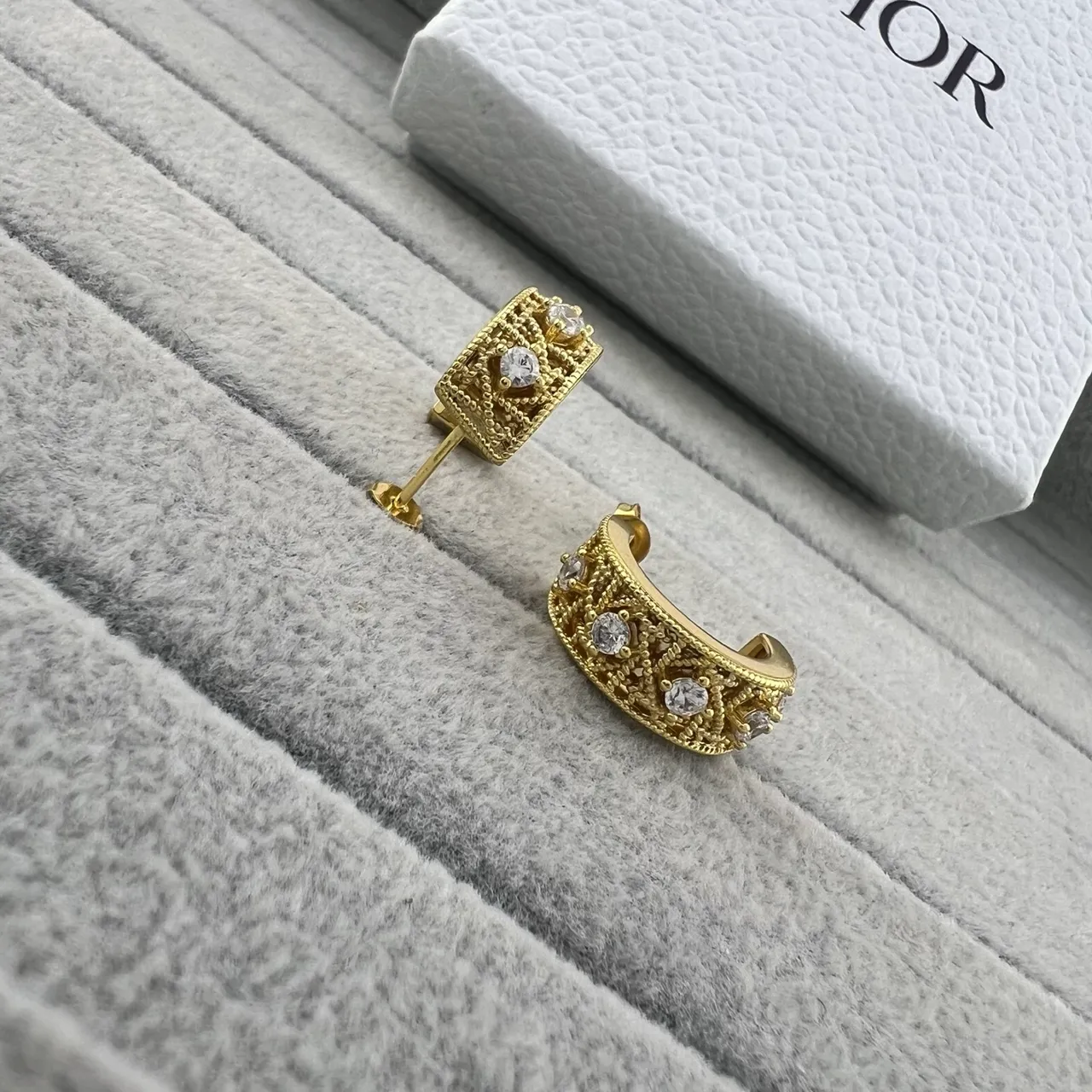 Gold Silver Ornate Filigree Huggie-Style Earrings 5