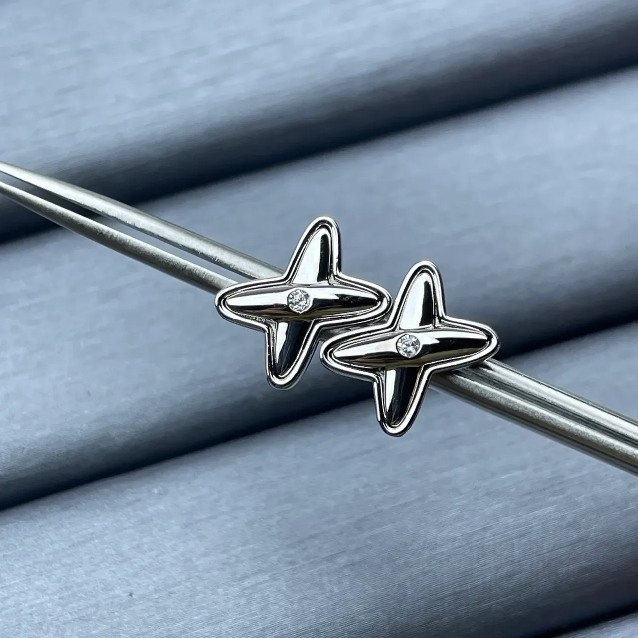 Gold Silver Star-Shaped Metallic Earrings 3