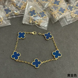 Pulsera con encanto de trébol esmaltado de tono dorado y azul