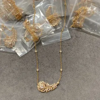 金色羽毛镶钻吊坠项链