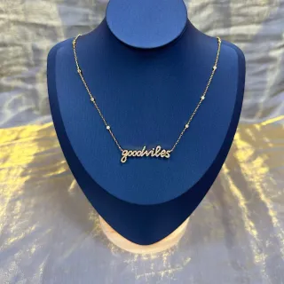 Collier Gold-Tone Script 'Goodvibes' avec pierres Pavé