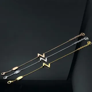 Braceletes de corrente com pingante zigzag em tons de ouro, prata e ouro rosa