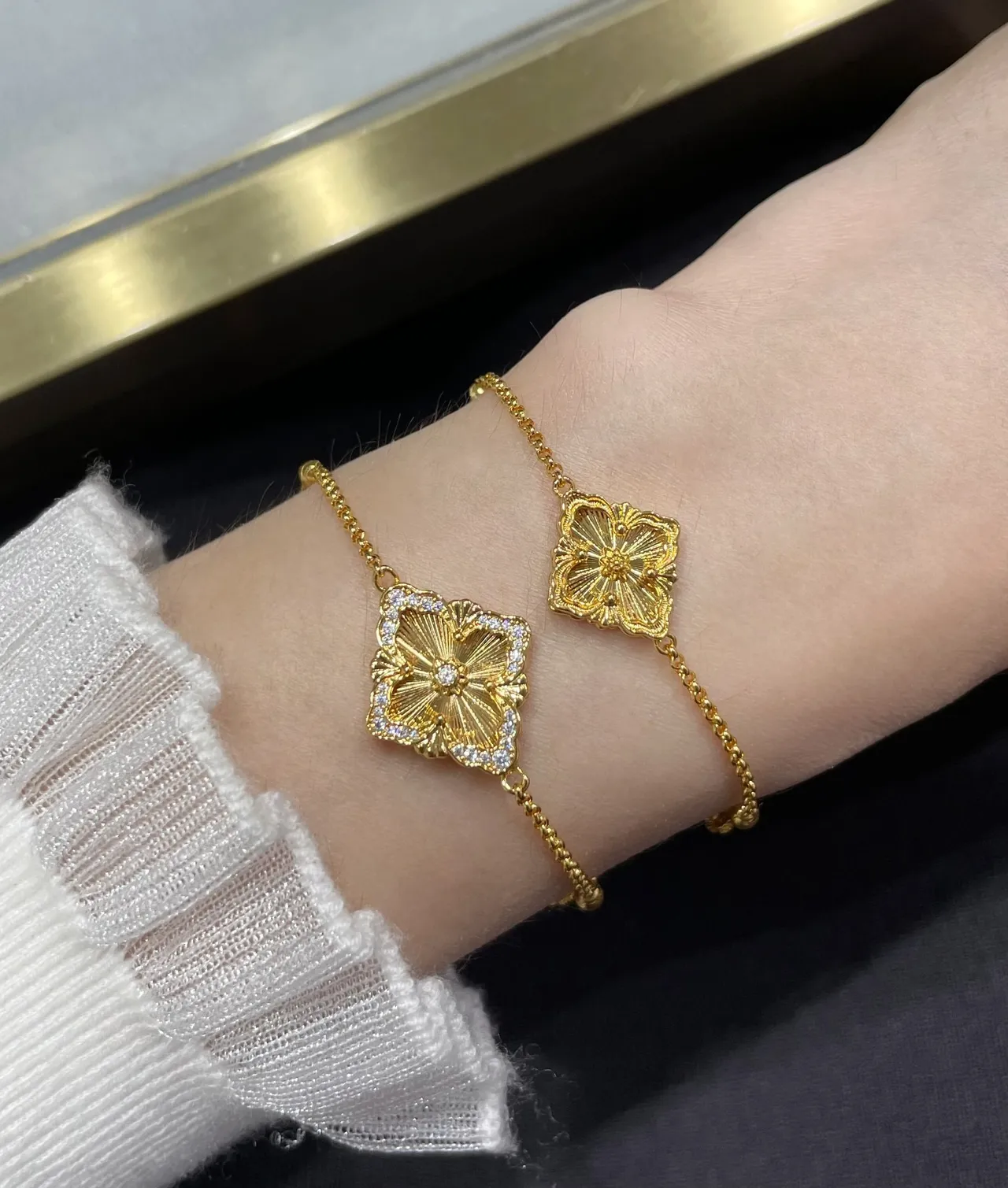 Gold White Chain Floral Motif Centerpiece Bracelet 8