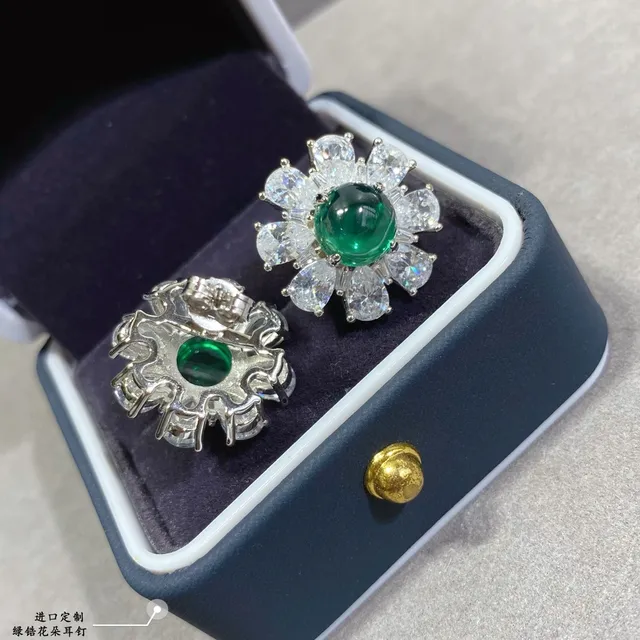 Green Cabochon Flower Motif Stud Earrings 2