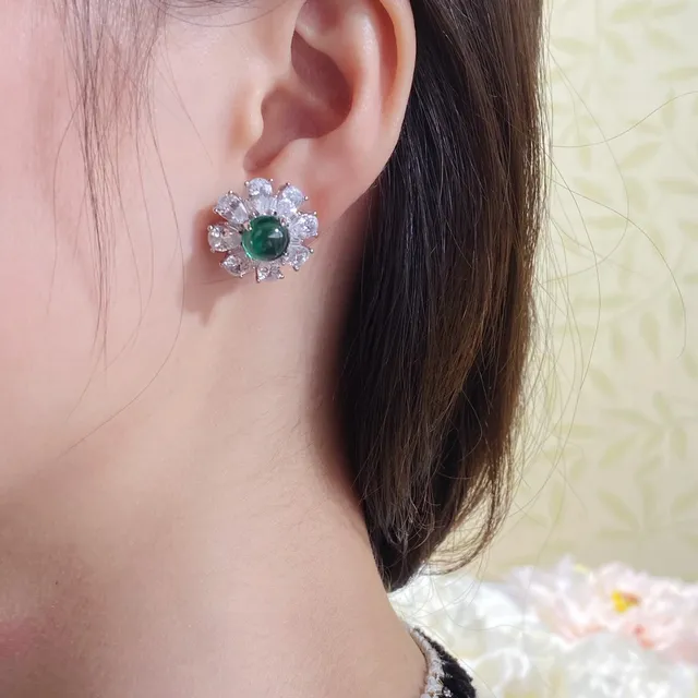 Green Cabochon Flower Motif Stud Earrings 3
