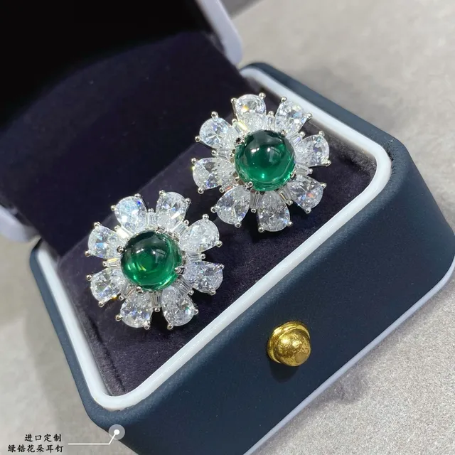 Green Cabochon Flower Motif Stud Earrings 4