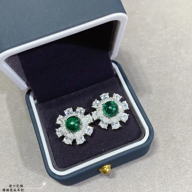Green Cabochon Flower Motif Stud Earrings 5