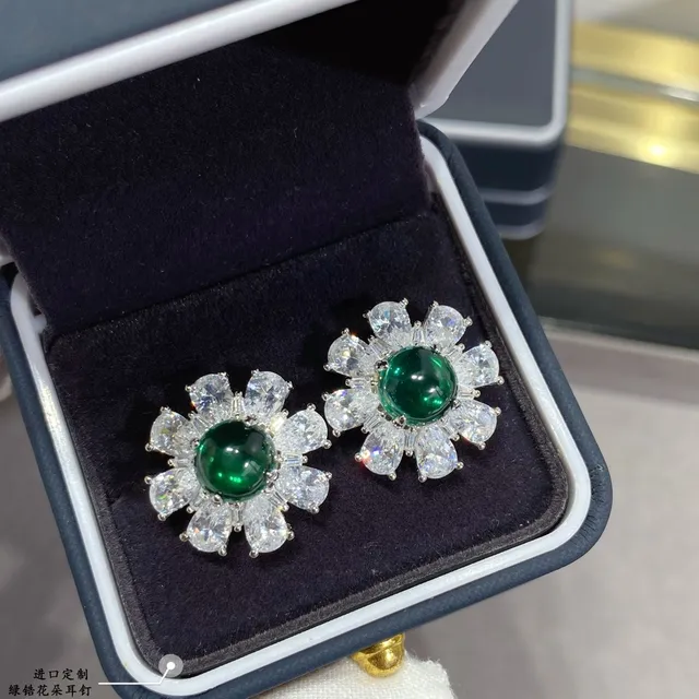 Green Cabochon Flower Motif Stud Earrings 8