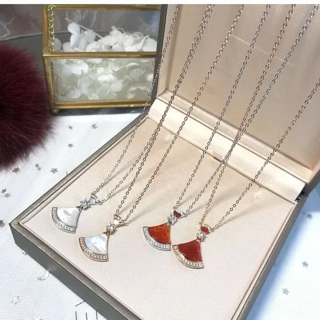 Green Red Fan-Shaped Pendant Pavé Crystal Trim Necklace 4