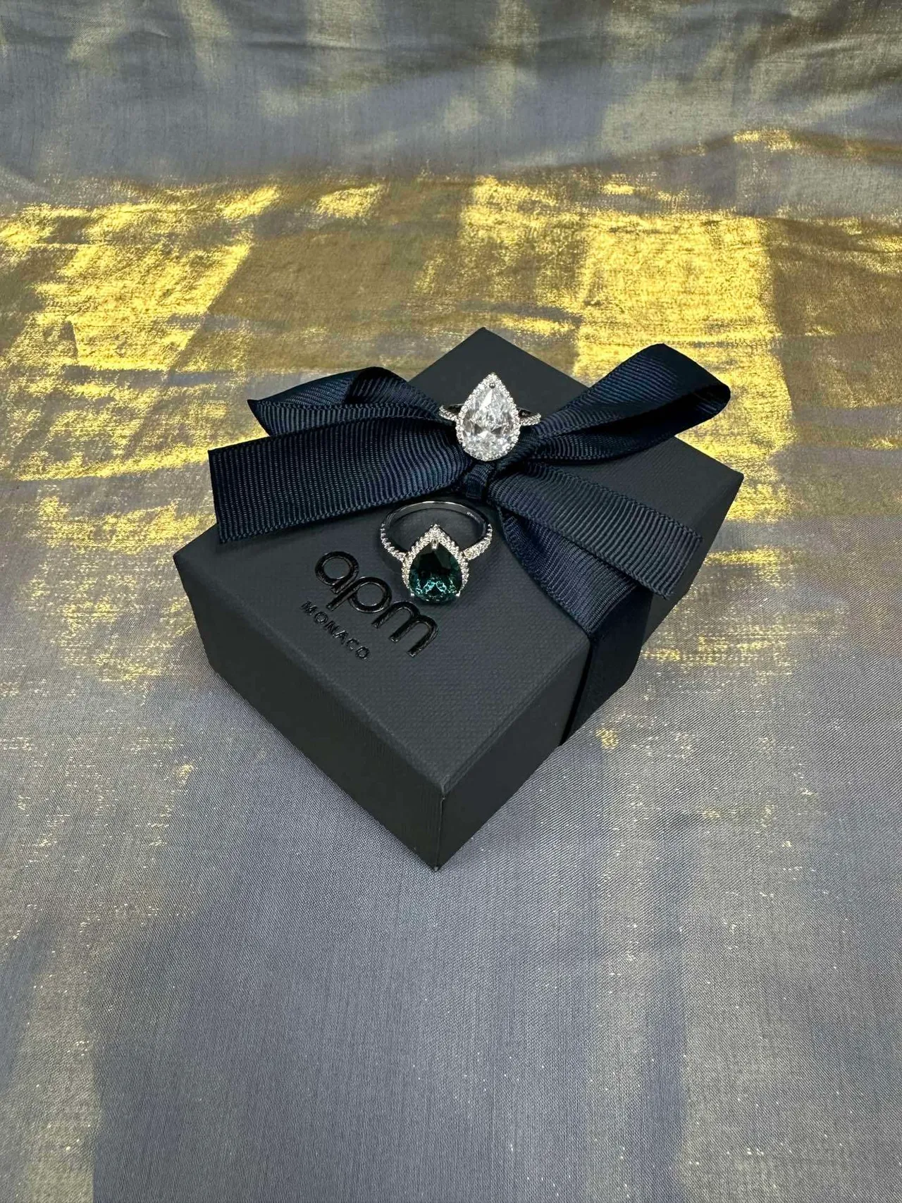 Green White Pear-Shaped Center Stone Halo Setting Ring 5