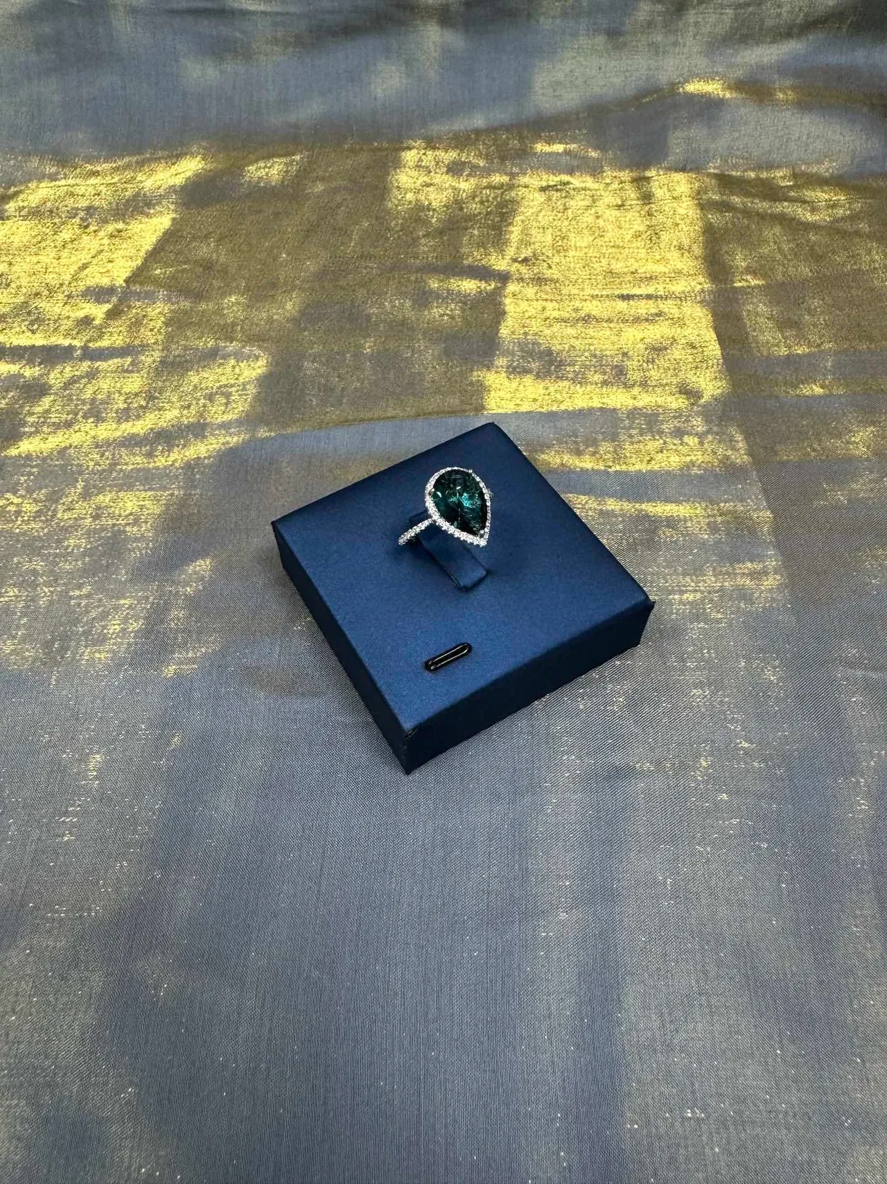Green White Pear-Shaped Center Stone Halo Setting Ring 9