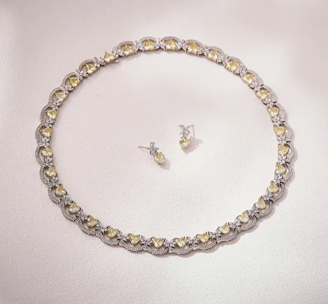 Heart-Shaped Red Gemstone and Pavé Diamond Collar Necklace 2