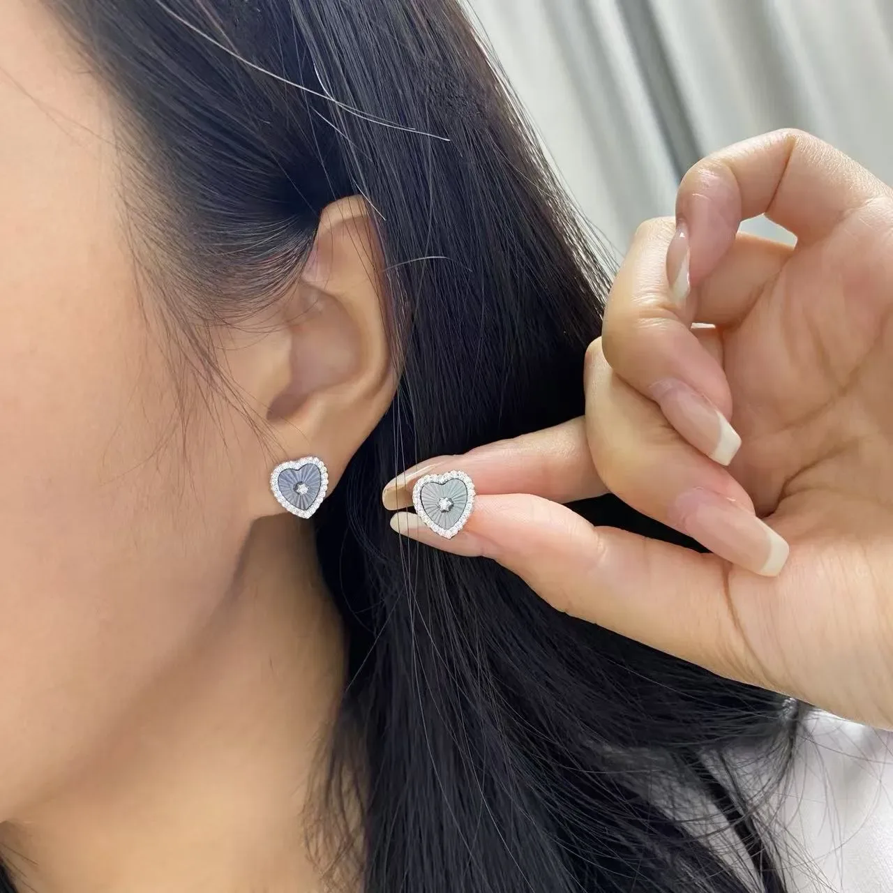 HEFANG Heart-Shaped Pavé Crystal and Enamel Stud Earrings 3